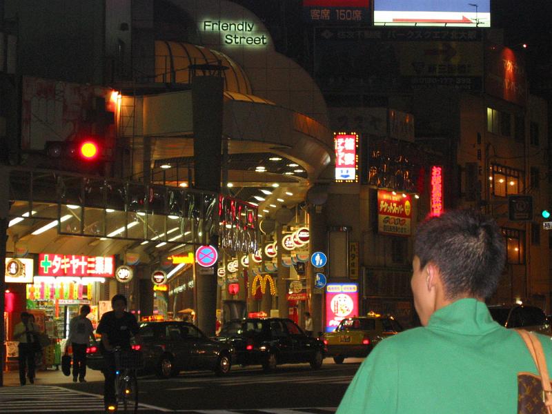 日本晚上九點多，大部分的店家都不營業了！！.JPG