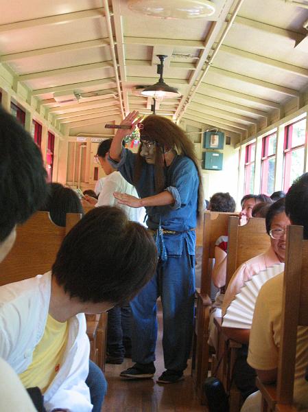 他會一直對著人說：幸福、幸福.JPG