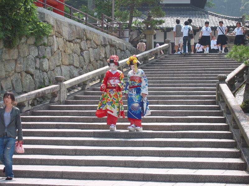 兩位穿和服的女生.JPG