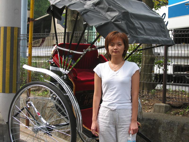 第二天，我們來到京都，他們有特別的人力車.JPG