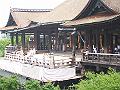 清水寺，此建築物沒有用一根釘子所建，是以139根大木頭縱橫交錯，以支持正殿