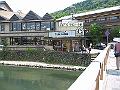 渡月橋走過去有一商店，有冷氣耶！！